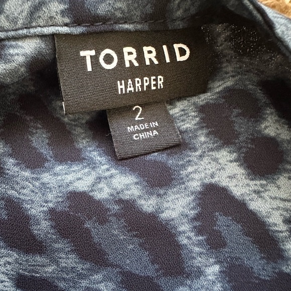 NWOT TORRID BLUE LEOPARD TOP BLOUSE - TORRID SIZE 2 - 18/20. NEW!!! - Picture 5 of 10